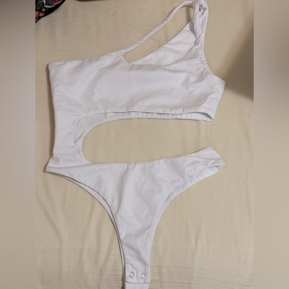 I.am.Gia| cut out bodysuit - Picture 3 of 3